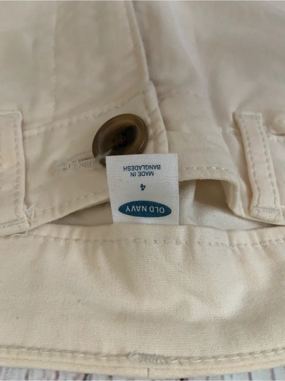 Old Navy Women’s Classic Straight-Leg Pants in Cream Size 4
